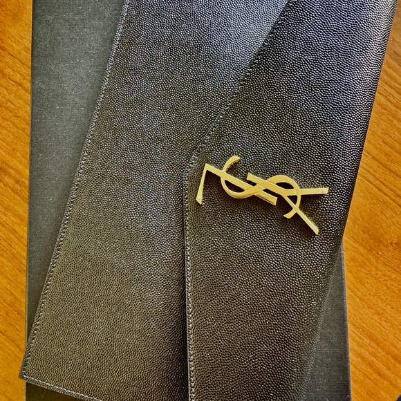 YSL Uptown leather pouch with Gold hardware - Picture 2 of 5